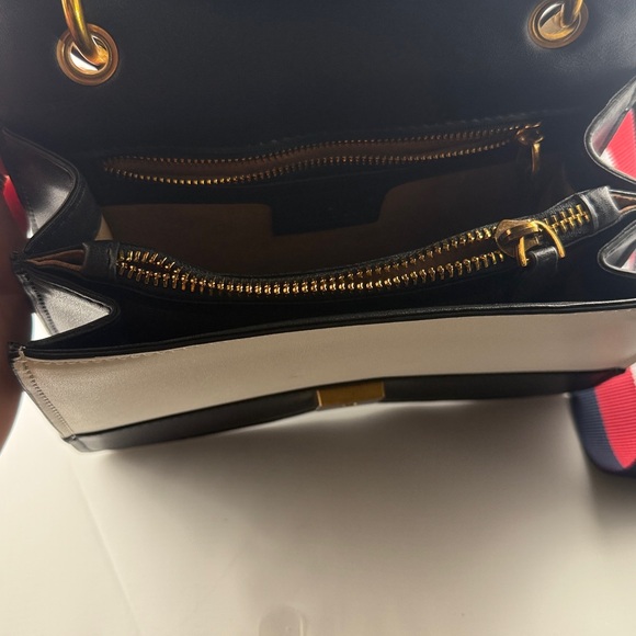 Blue and White Crossbody Bag with Bee Accent blind for love Queen Margeret top - Picture 12 of 16